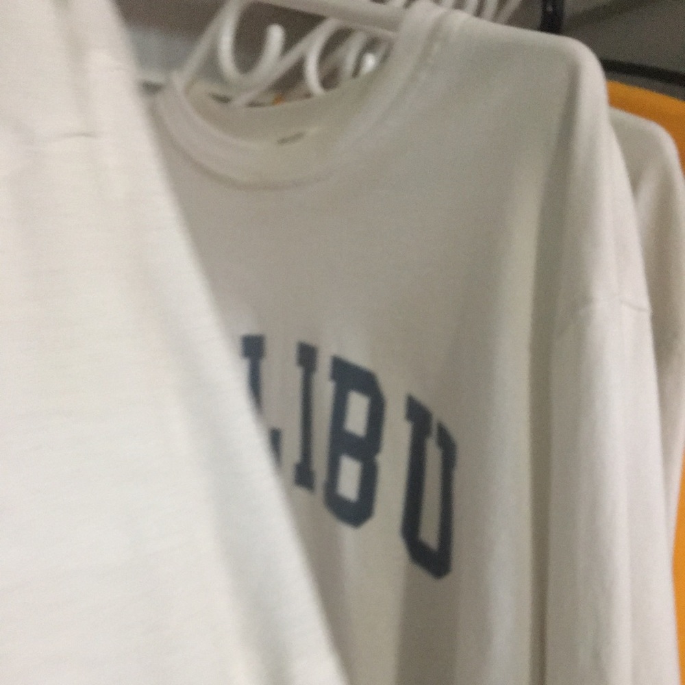 Bandy Melville Malibu shirt size Sm ⭐️ used